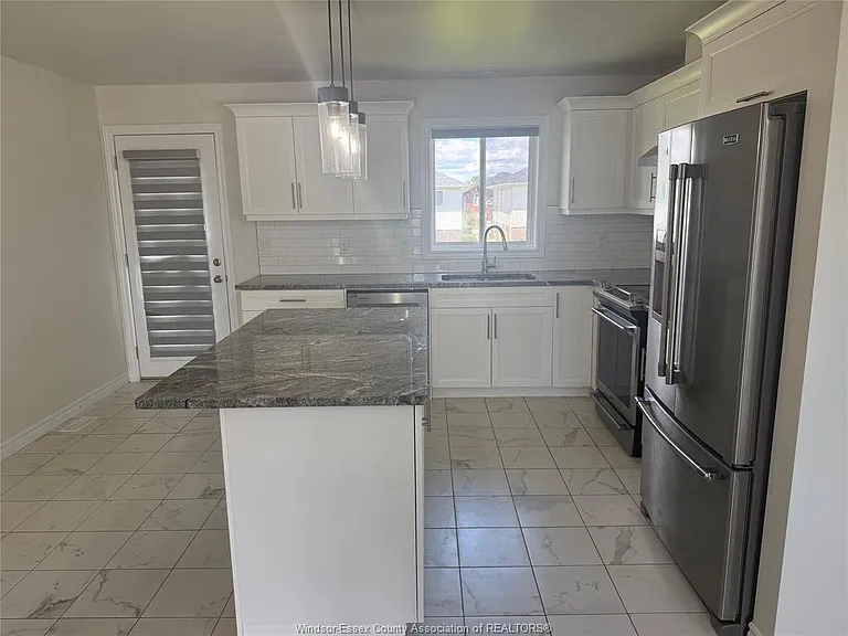 394 Hemlock Ln #UPPER — Photo 15