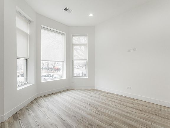 3rd image of 6347 S Woodlawn Ave #3