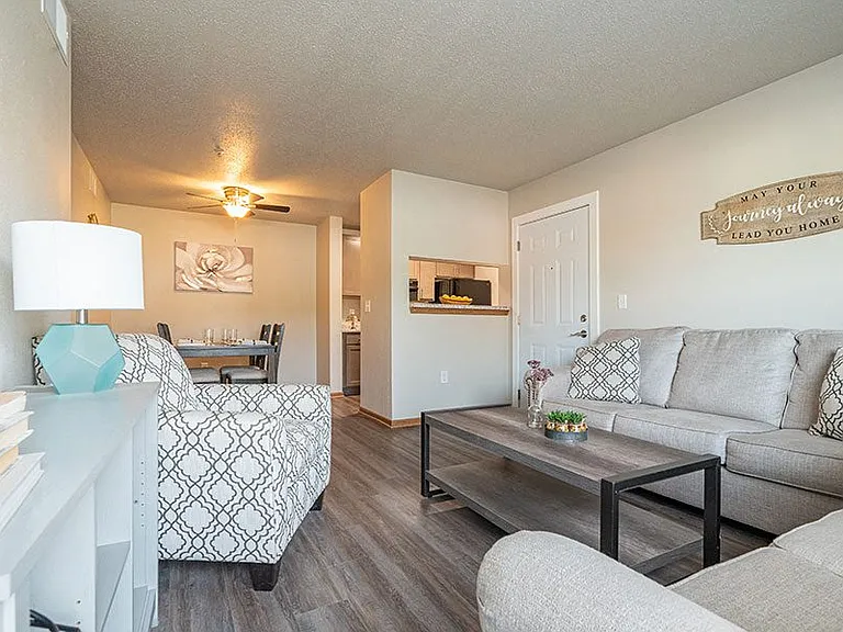ASPEN BLUFF APARTMENTS — Photo 3