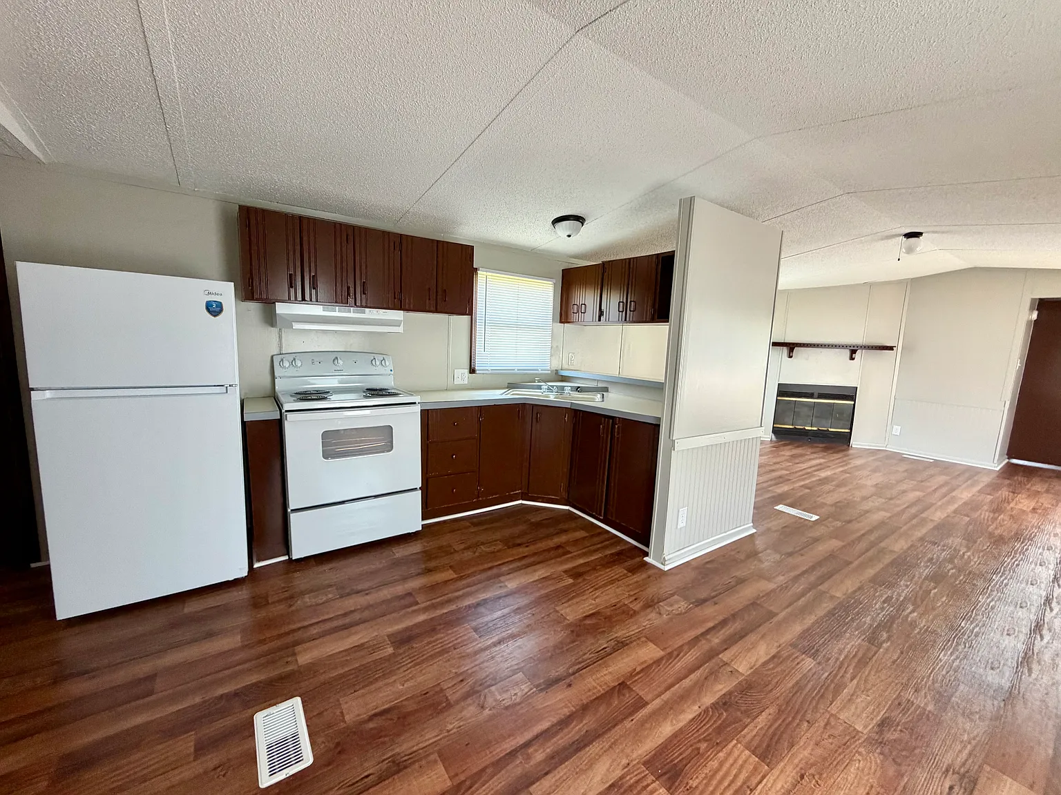 2 bed, $995 — Photo 4