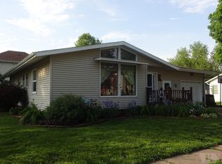 336 Jefferson St, Wapello, IA 52653