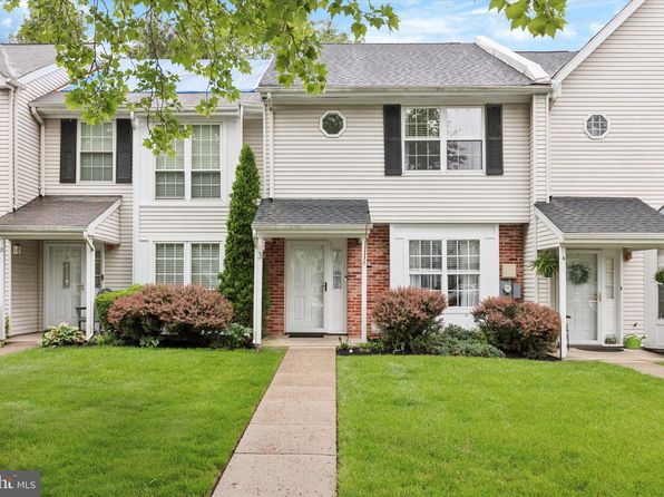 3 Ardsley Ct, Newtown, PA 18940