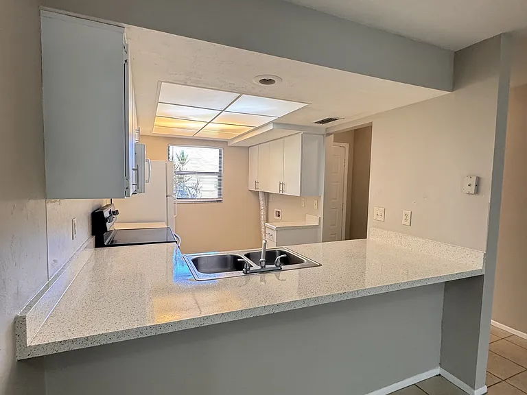 4111 SW 7th Pl — Photo 4
