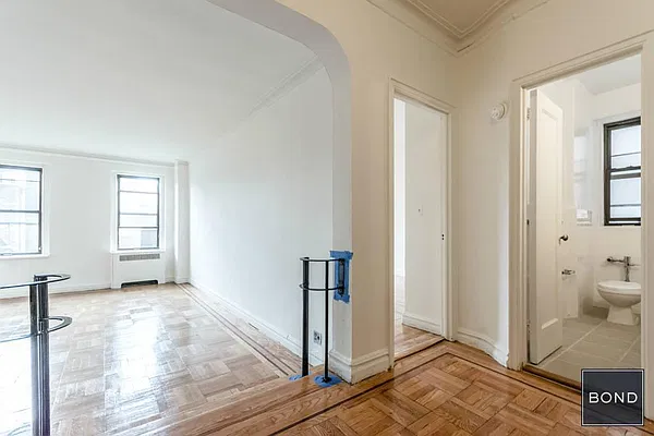 Rented by Bond New York | media 11