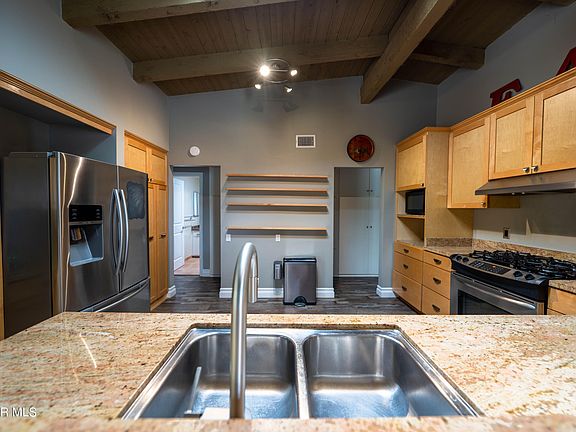 5th image of 898 N Woodlawn Dr