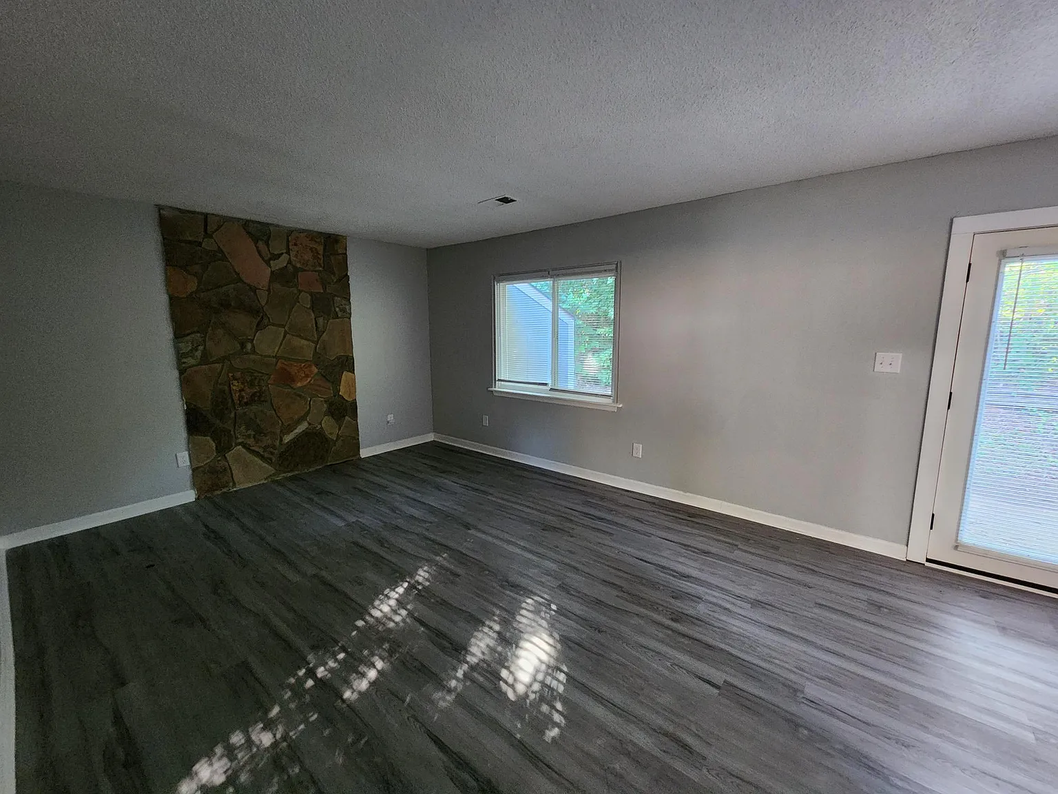 2 bed, 1000 sqft, $1,095 — Photo 3
