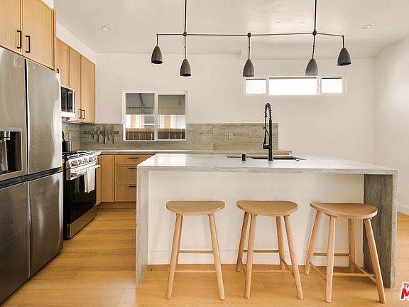 5th image of 2057 W 28th St