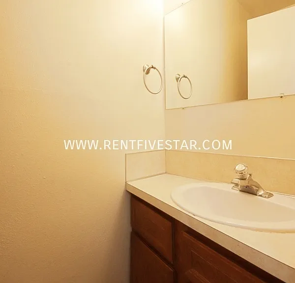 38 Rutgers St — Photo 10