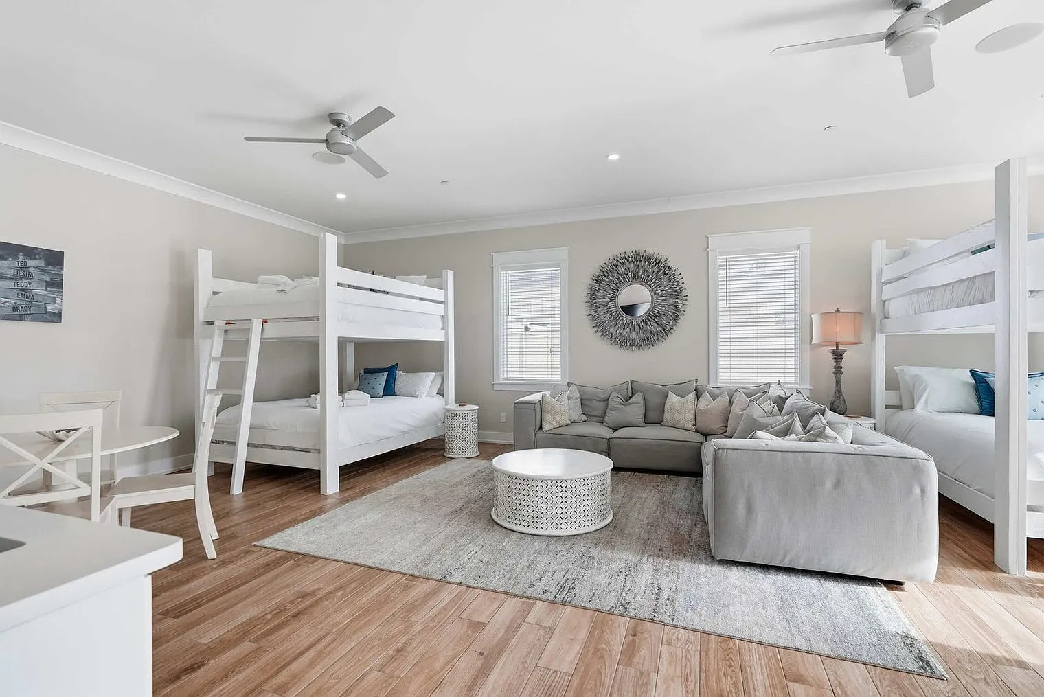 7 bed, 6.0 bath, 4445 sqft, $26,089 — Photo 3