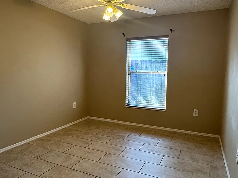 2713 Palm Isle Way — Photo 8