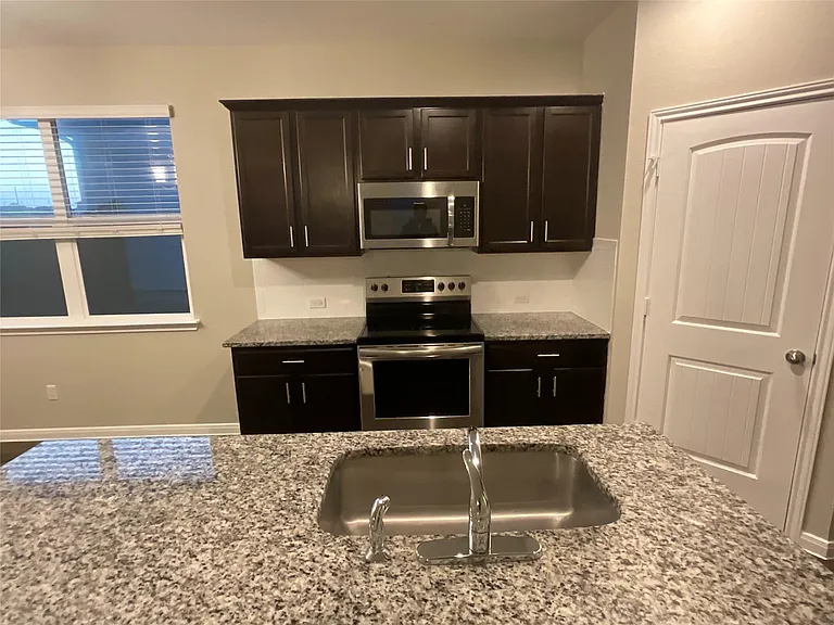 142 Jubilee Dr — Photo 8