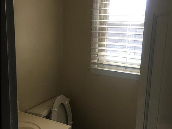 4th image of 3276 Yarmouth Dr