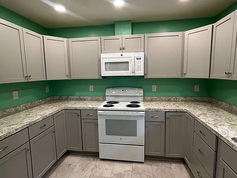 1904 N Oak Ln — Photo 10