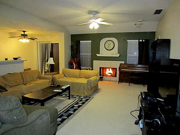 3rd image of 3913 Sonoma Dr