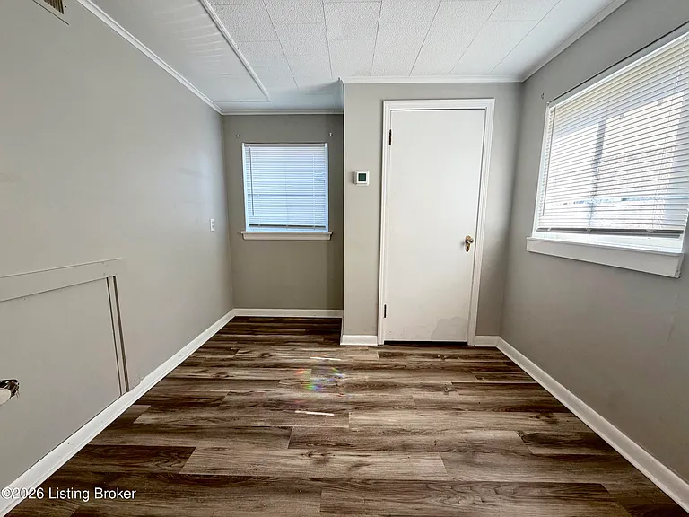 206 N Oak St #8 — Photo 4