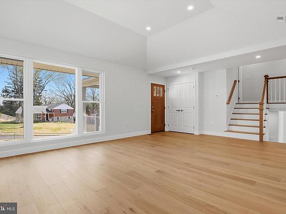 5th image of 106 Bella Dr