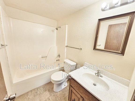 5th image of 301 W 31st St Unit 201B