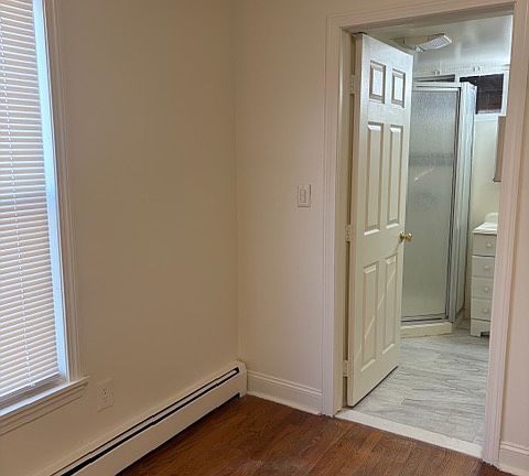5th image of 214 Harral Ave #1