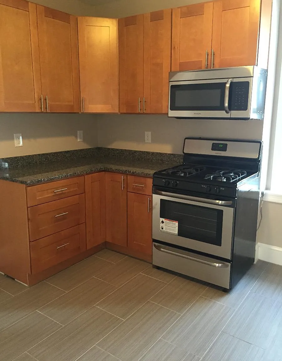4 bed, 950 sqft, $3,950 — Photo 3