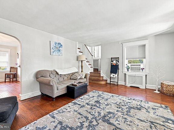 3rd image of 848 Concord Ave