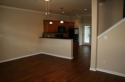4th image of 305 Holleman Dr #1402