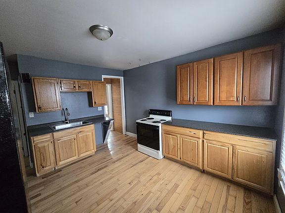 2nd image of 17 Loomis St APT 1