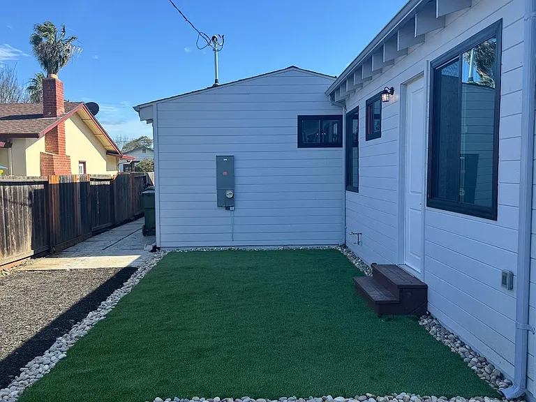 721 Clyde Ave — Photo 10