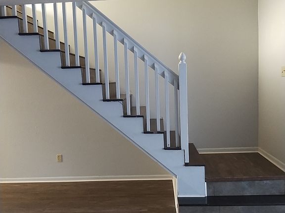 4th image of 505 NE Brookwood Cir APT C