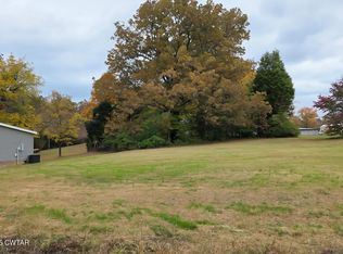 27 Beaumont Dr, Jackson, TN 38305