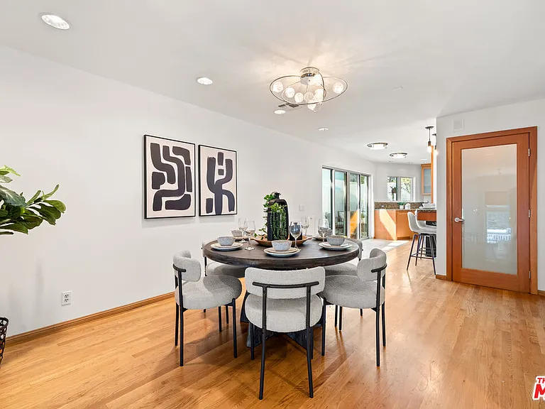 8781 Lookout Mountain Ave — Photo 4