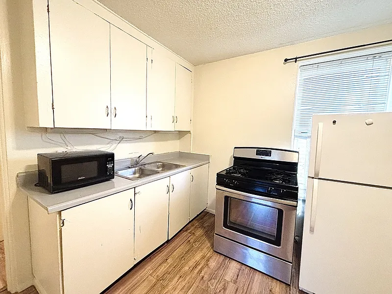 2 bed, 1.0 bath, 650 sqft, $895 — Photo 4