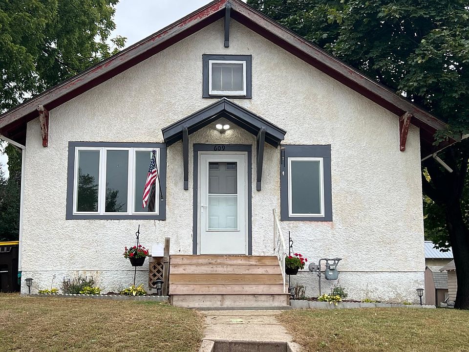 1st image of 609 E 2nd St