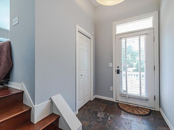 4th image of 1440 Marshall St NE
