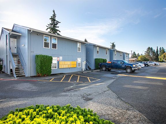 2nd image of 2728 W Maplewood Ave #22