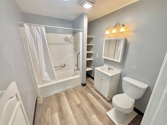 3rd image of 681 Brown St APT 3