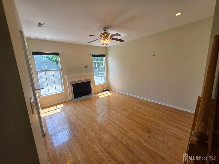 1301 Dahlia Cir — Photo 6