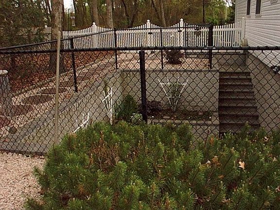 BASEMENT ENTRY