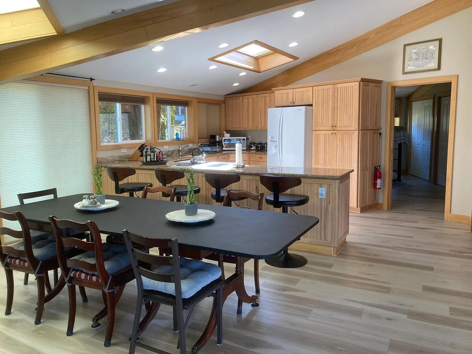 2 bed, 2400 sqft, $2,150 — Photo 3
