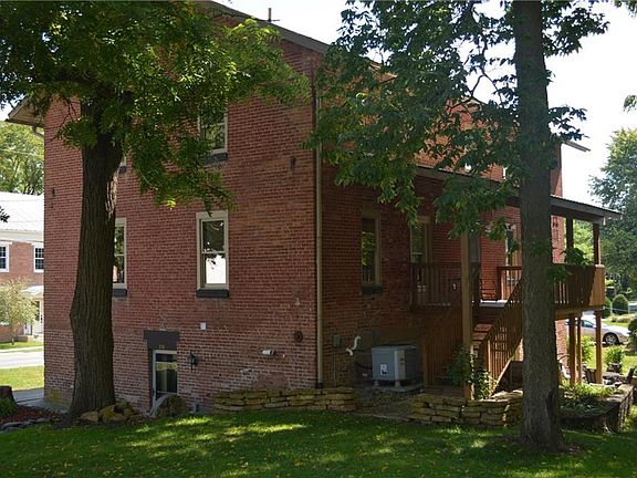 3rd image of 190 N Sycamore St
