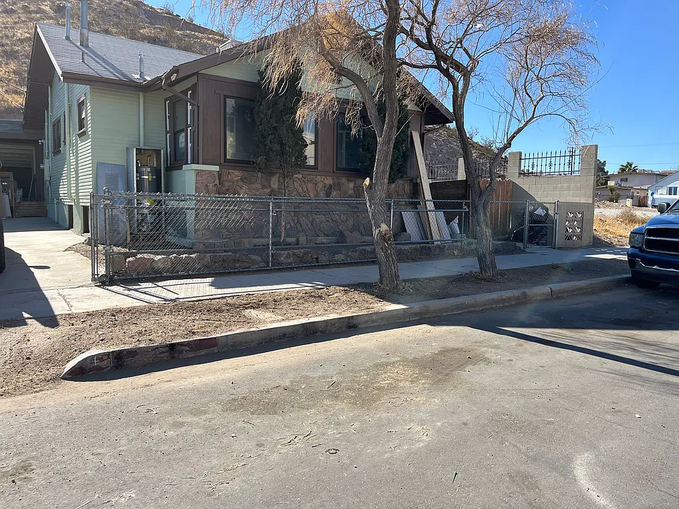 Hutchison St