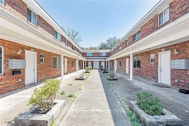 2 bed, 1.5 bath, 900 sqft, $1,150 — Photo 2