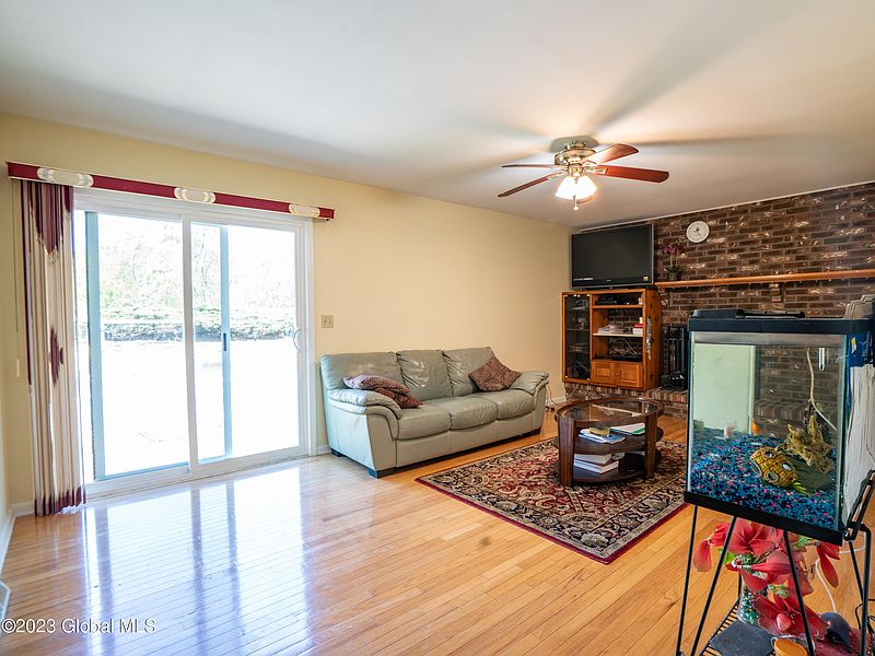 4th image of 24 Windsor Drive