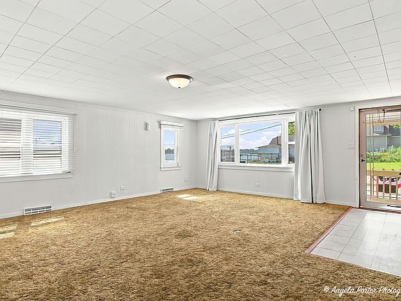 2nd image of 102 Lakeview Ave