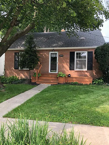 210 Centerlawn St Photo 1