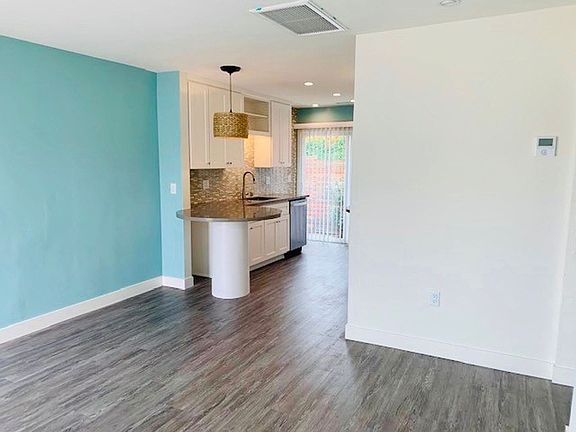 3rd image of 833-839 Emerald St #835