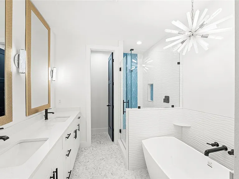 2403 W North B St #2 — Photo 6