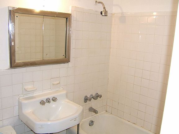 5th image of 8915 Parsons Blvd APT 12K