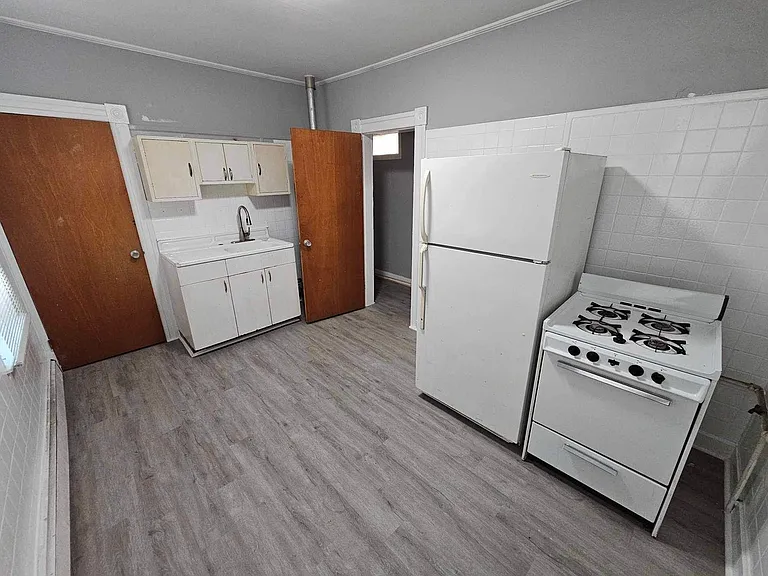 276 S Loudon Ave — Photo 4