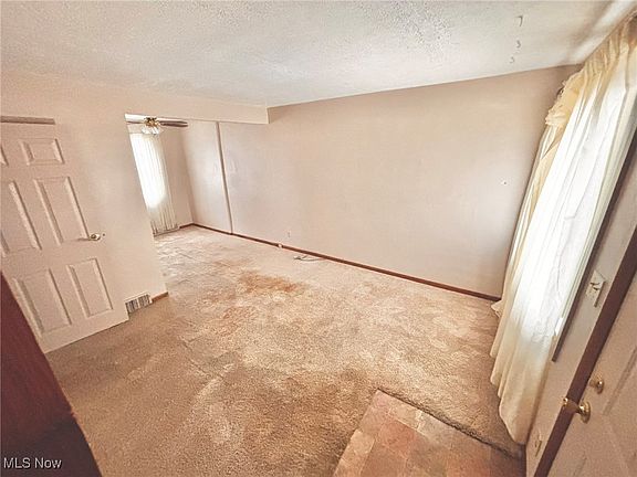 3rd image of 521 Kenwood Dr #J5