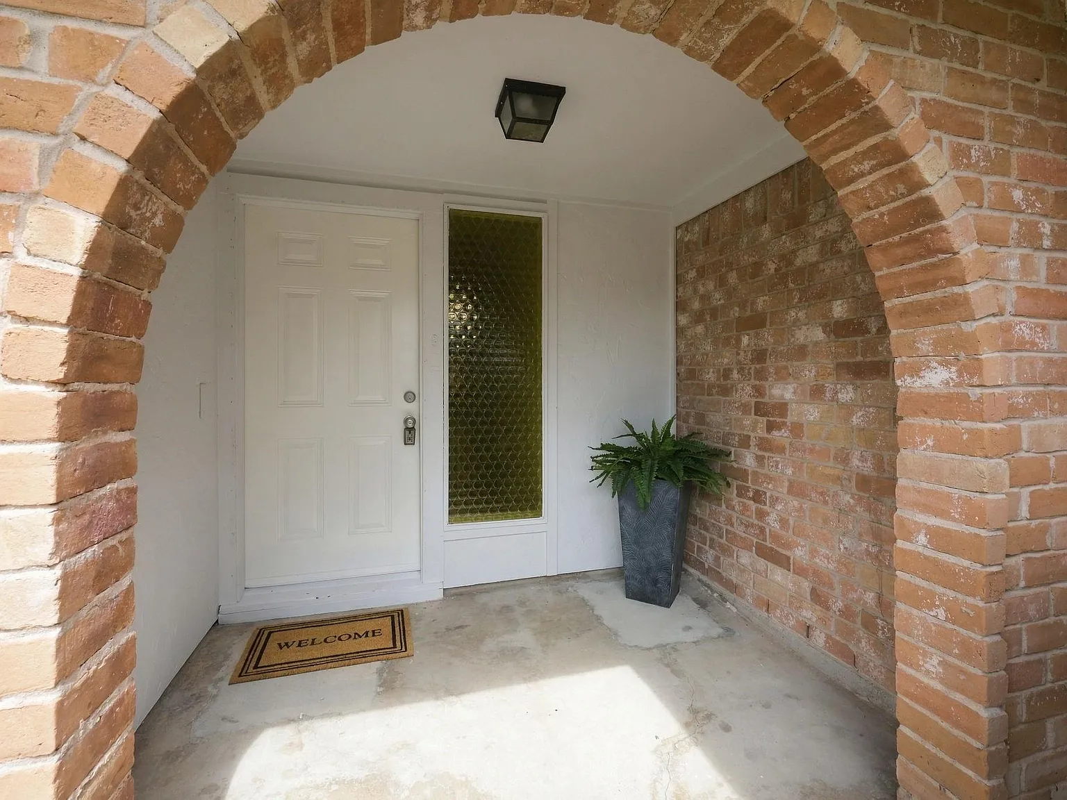 3 bed, 2.0 bath, 1702 sqft, $2,000 — Photo 4
